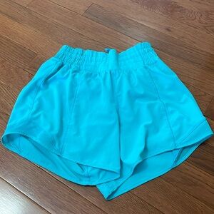 cyan blue lululemon hotty hots size 2, 4 inch inseam